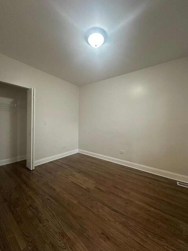 Foto del edificio - 2152 N Kostner Ave