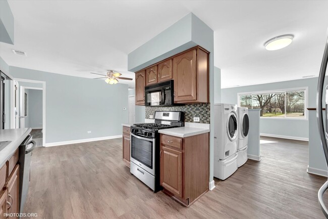 Foto del edificio - 14600 Ash St