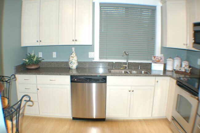 Foto del edificio - 2128 SW Holden St