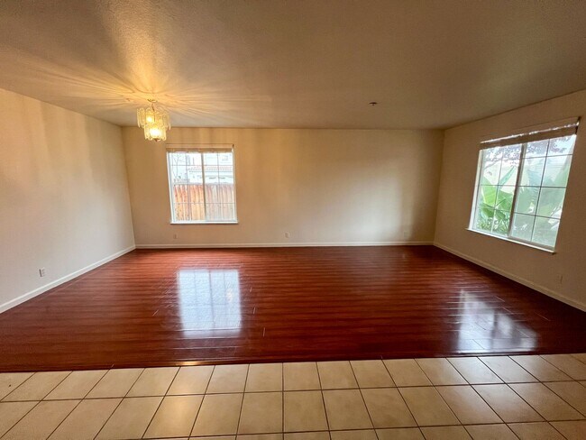 Foto del edificio - Perfect Shape Executive Home in Newark nex...