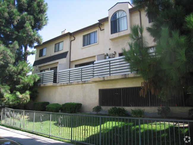 Building Photo - Helena Apartments
