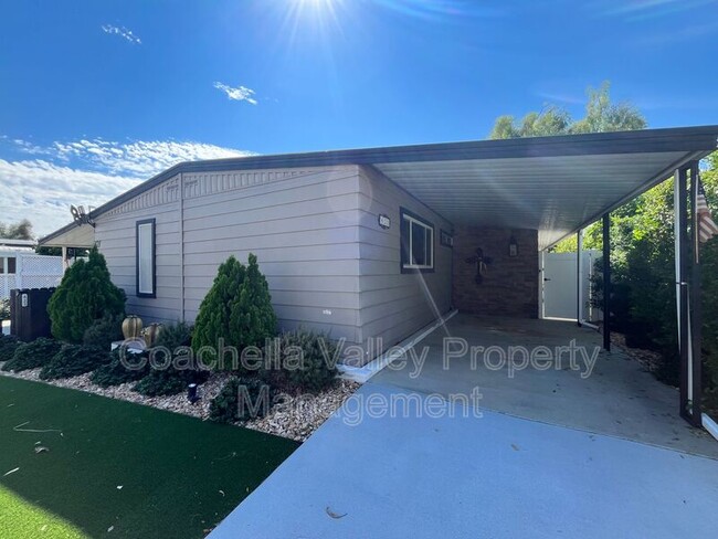 Building Photo - 421 S Paseo Laredo