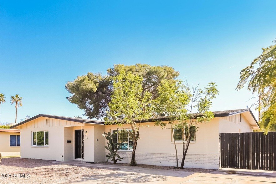 Primary Photo - 1231 E Bishop Dr