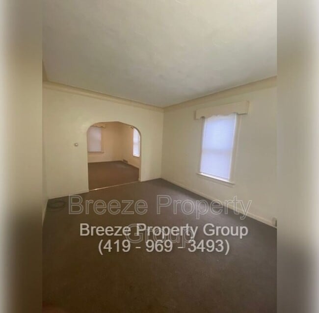 Building Photo - 319 N Detroit Ave