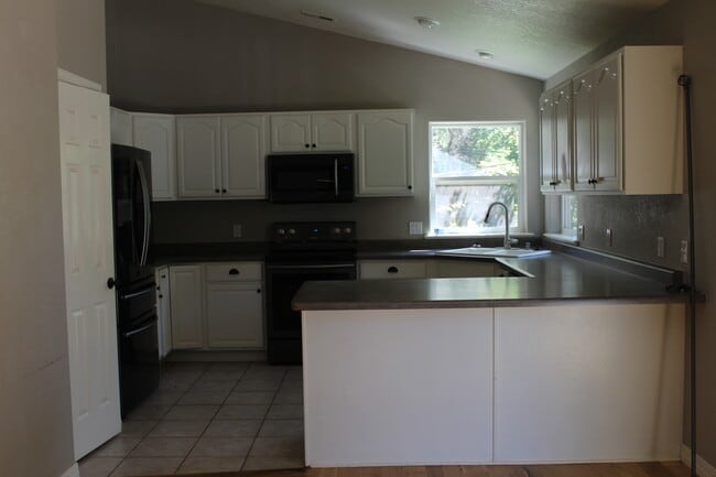 Building Photo - 108 Market Dr