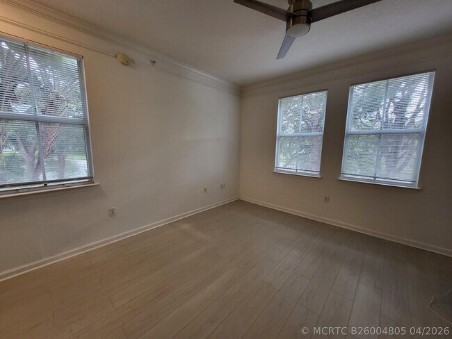 Building Photo - 2042 Alta Meadows Ln