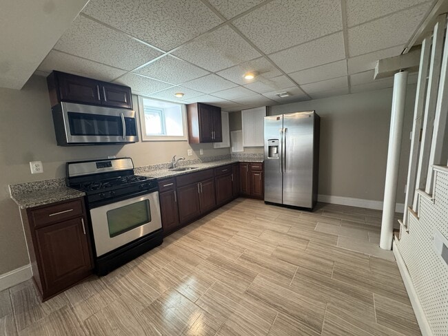 Building Photo - 628 Ingleside Ave