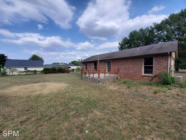 Foto del edificio - 3 br, 2 bath House - 108 Oldwood Road NE