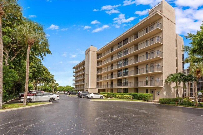 Building Photo - 21 Royal Palm Way