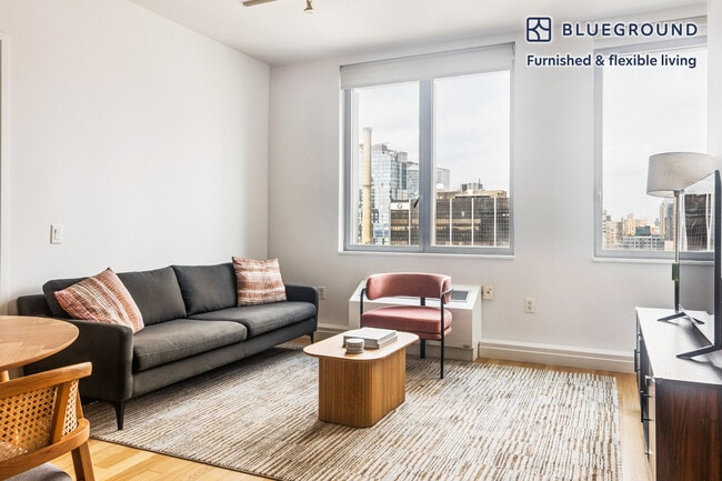 Building Photo - 550 W 54th St