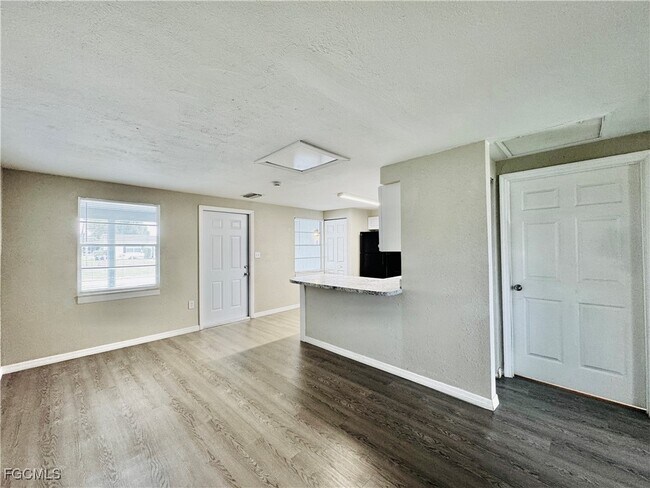 Building Photo - 331 Tarpon Dr