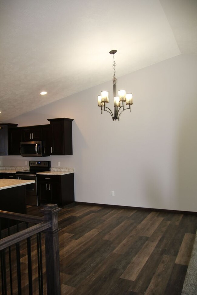 Building Photo - 3606 S Outfield Cir