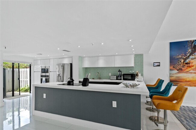 Building Photo - 387 Poinciana Island Dr