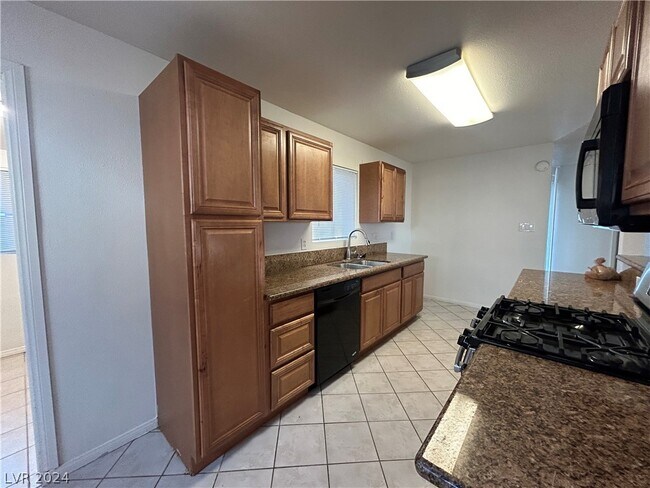 Building Photo - 224 Redstone St