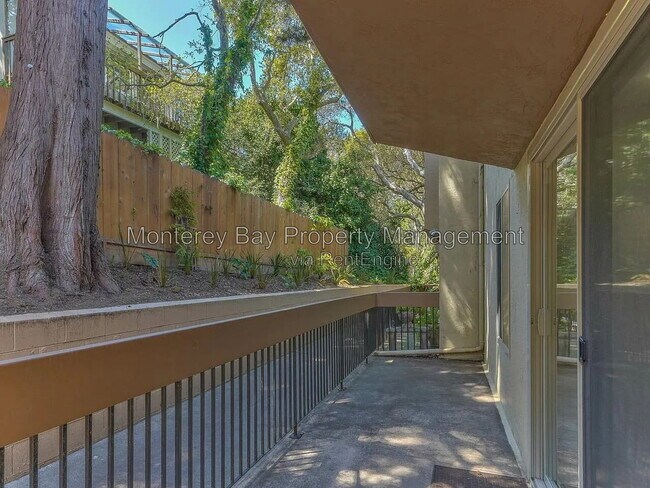 Foto del edificio - 3103 Golden Oaks Ln