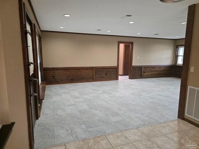 Foto del edificio - 5749 Langley Cir