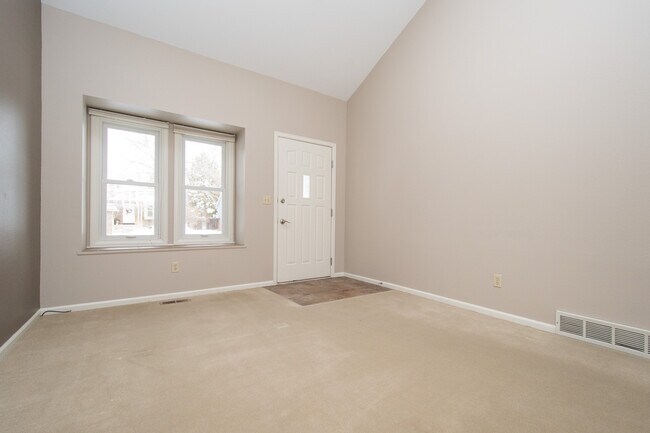 Living - 937 Butte Pass Dr