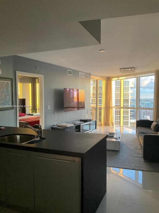 Foto del edificio - 18201 Collins Ave
