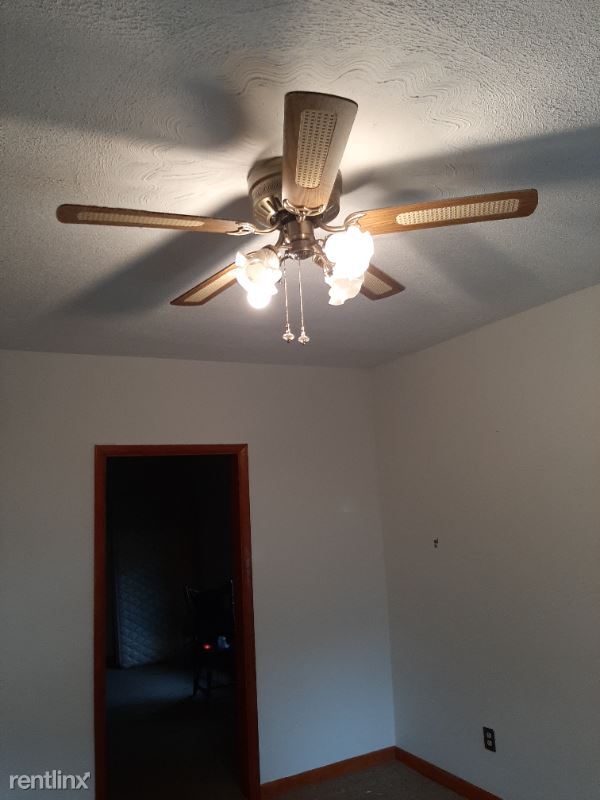 Building Photo - 2 br, 1 bath Townhome - 8.5 Elm Street