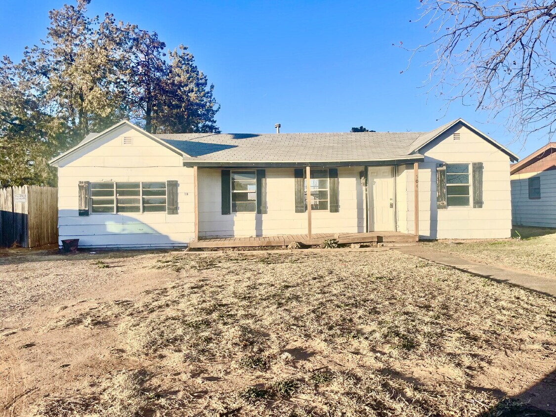 Foto principal - Spacious Home Featuring Two Living Areas!