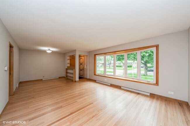 Foto del edificio - 7045 W Madison St