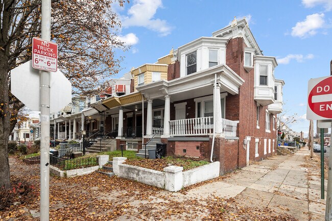 Building Photo - 851 S 57th St