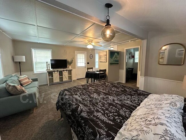 Building Photo - 1901 E Hwy 276