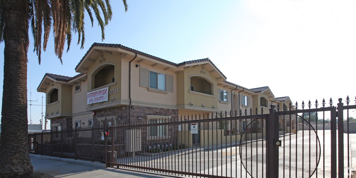 Primary Photo - 12713 San Fernando Rd