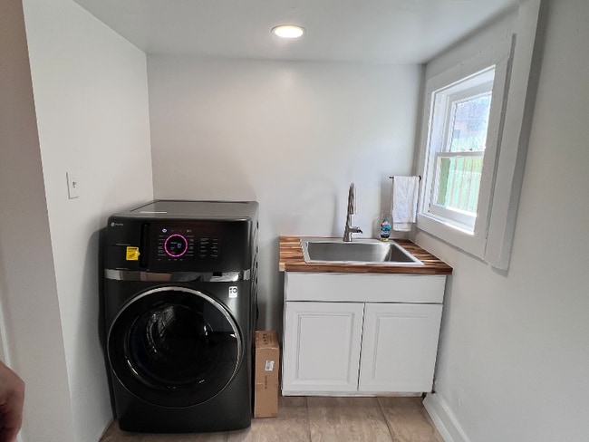 Building Photo - 1318 W Monroe St