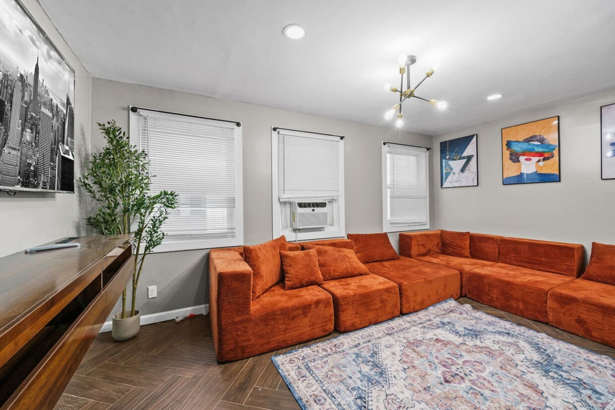 Primary Photo - 529 Ave E