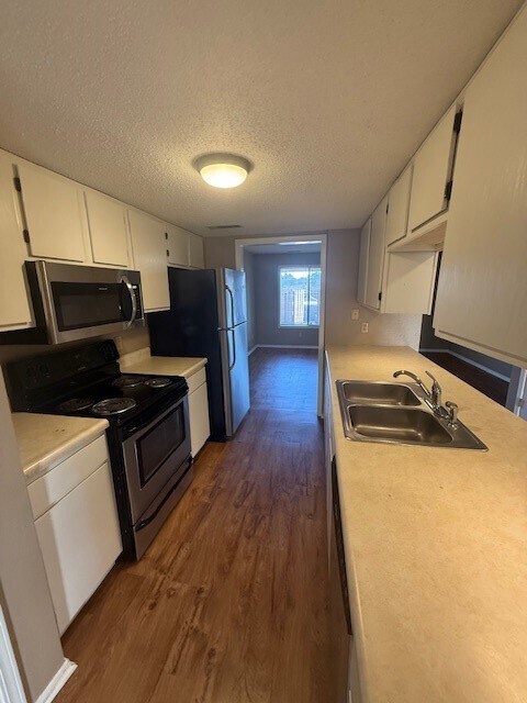 Foto del edificio - 782 N Storer Ave