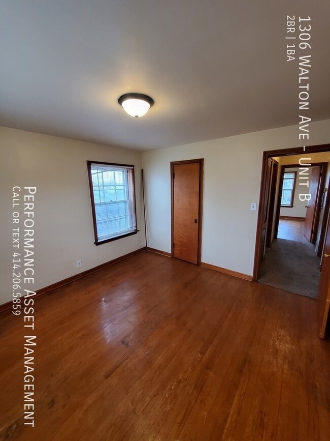 Building Photo - Charming 2BED/1BATH Racine Upper