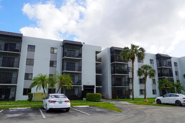 Foto del edificio - 3720 N Pine Island Rd