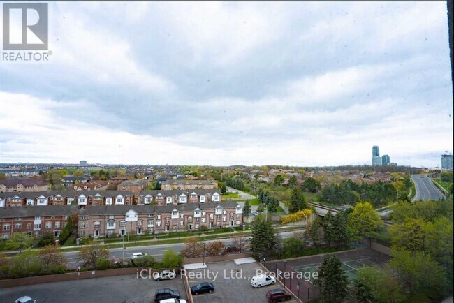 Photo du bâtiment - 135 Hillcrest Ave