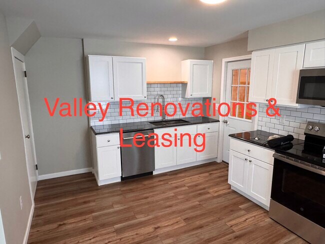 Building Photo - 336 S Main St