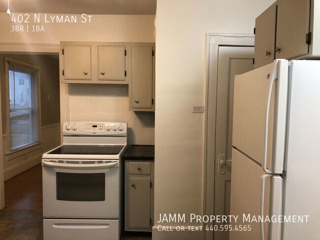 Building Photo - 3-Bedroom Wadsworth Charmer!
