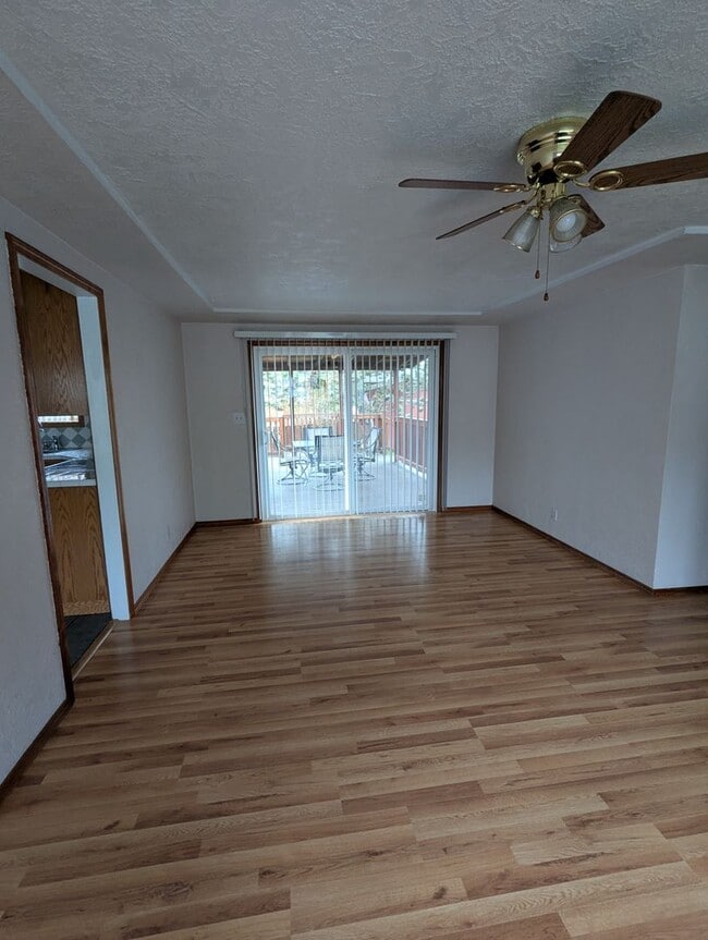 Building Photo - Corner lot 3 bd 1 bt