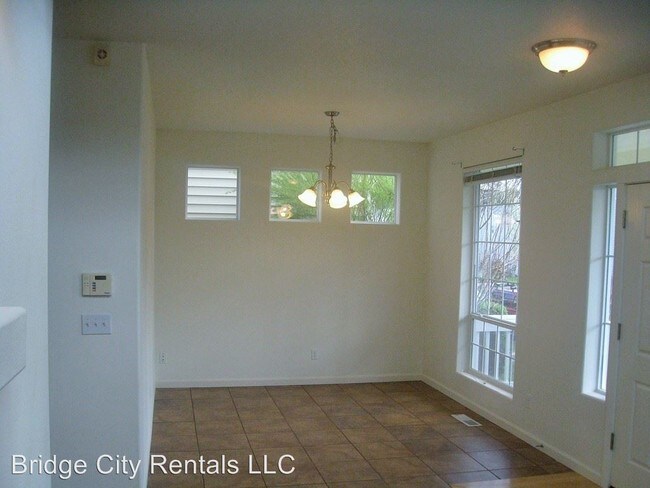 Foto del edificio - 5615 NE Damsel Dr