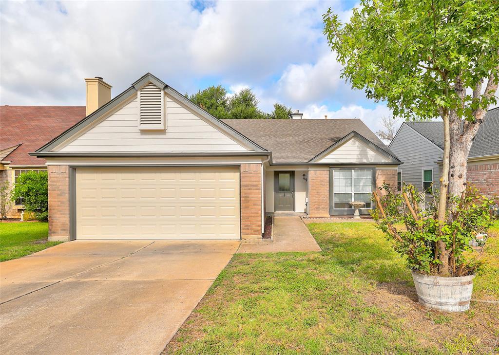 Foto principal - 16304 Kicking Bird Dr