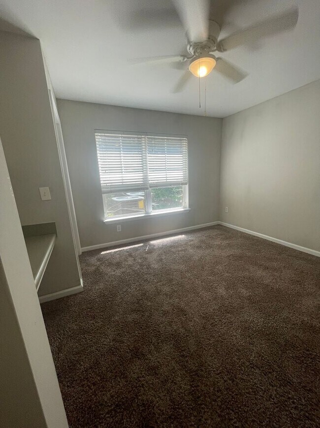 Building Photo - 3930 Cherokee Woods Way