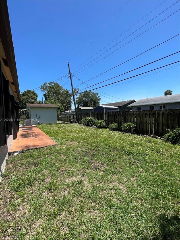 Foto del edificio - 2988 NW 7th Ct
