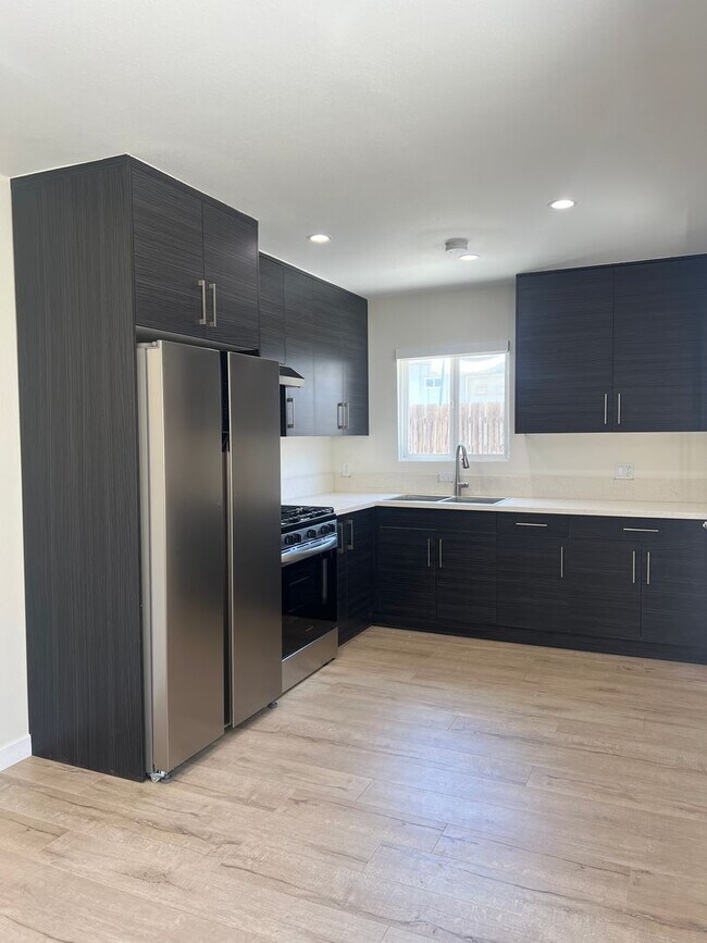 Foto del edificio - Cozy end unit, 1 bedroom