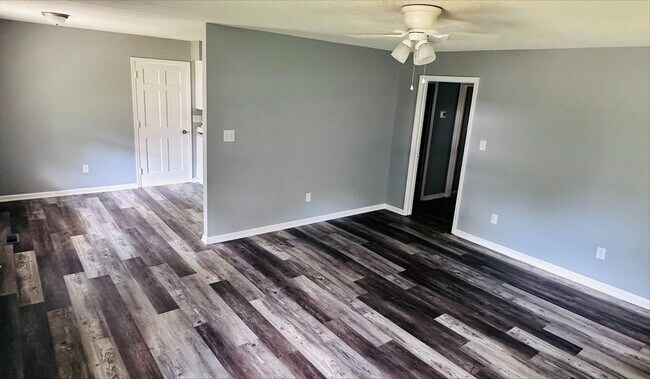 Building Photo - PRICE DROP! DEPOSIT FREE OPTIONS!!  Charmi...