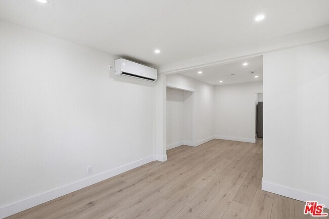 Foto del edificio - 5915 1/4 Barton Ave