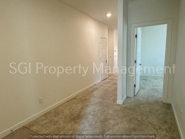 Building Photo - 670 E Emerald Dr