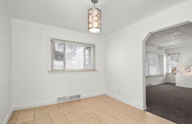 Foto del edificio - 24868 Grove Ave