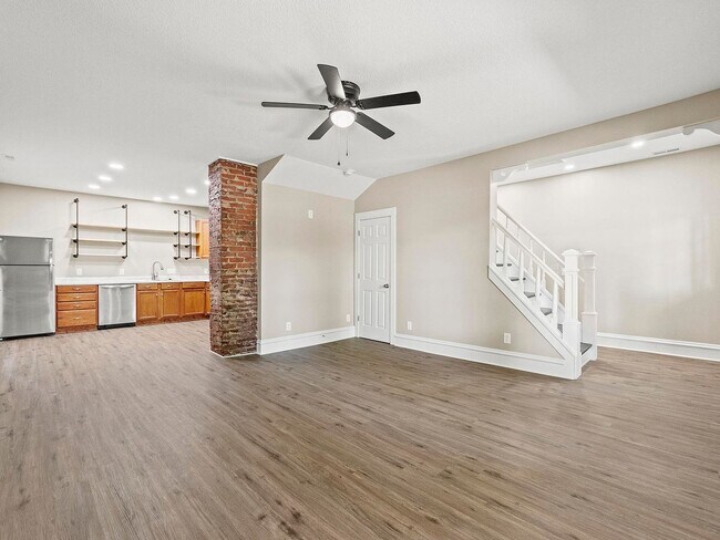 Foto del edificio - 1109 W Jefferson Blvd