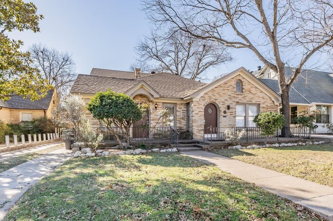 Building Photo - Charming duplex in Westover Hills