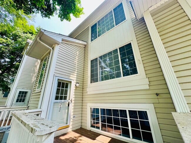 Foto del edificio - 256 W Treehouse Ln