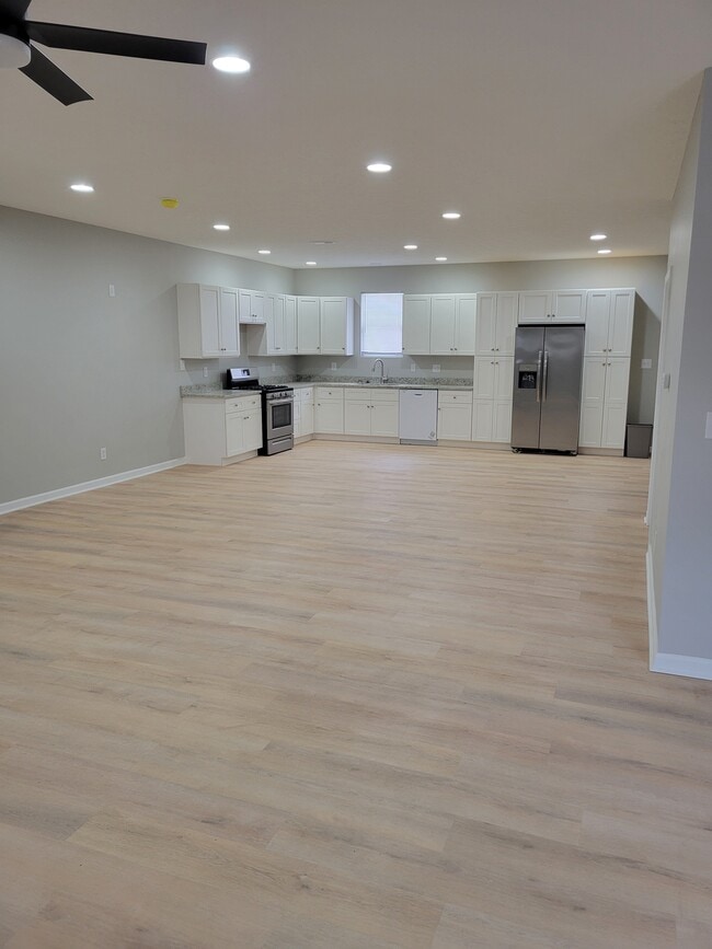 Kitchen, open concept. - 1618 N Rural St